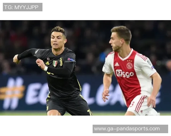 C罗在阿贾克斯客场的精彩个人表演回顾与分析