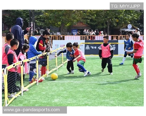 海誓山盟广场见证足球女性风貌，青岛“3V3足球世界杯”女子组赛事满意收官